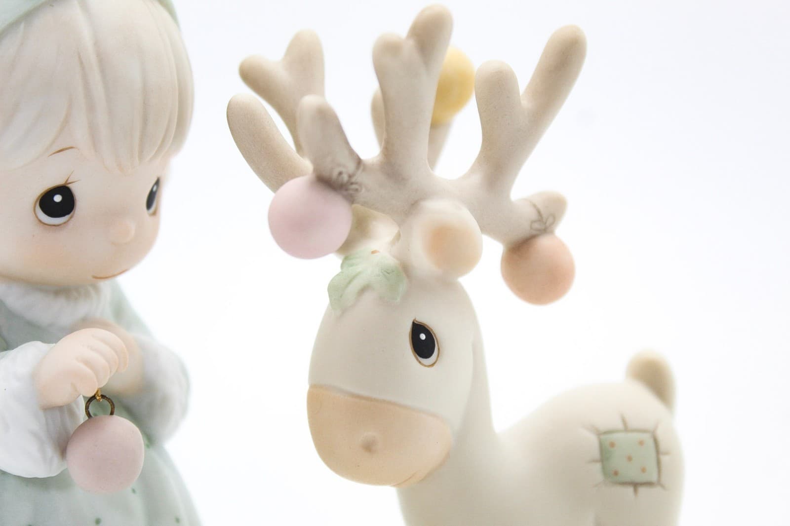 Precious Moments Merry Christmas Deer Enesco Porcelain Figurine 1989 - Thumbnail 4