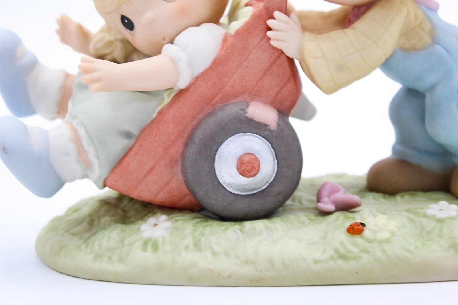 Precious Moments Nobody Likes To Be Dumped Enesco Porcelain Figurine 1997 - Thumbnail 5