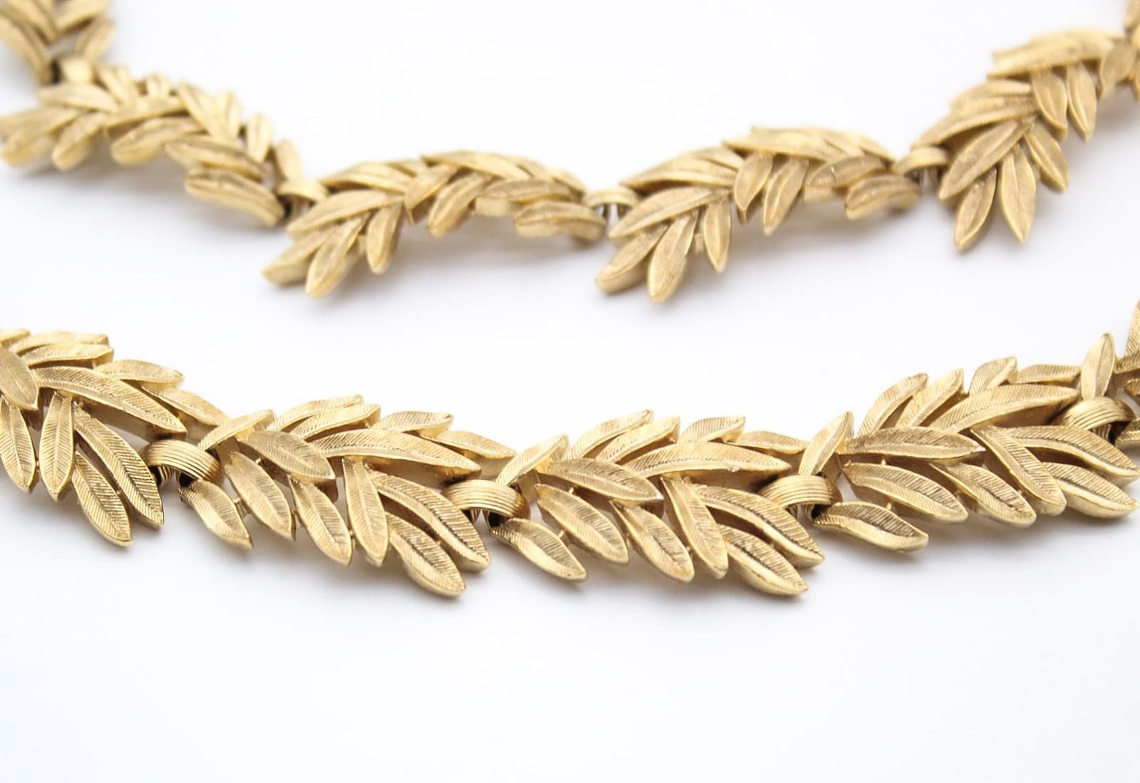 Vintage Crown Trifari Gold Tone Leaf Parure Necklace Bracelet Earrings Set - Thumbnail 2