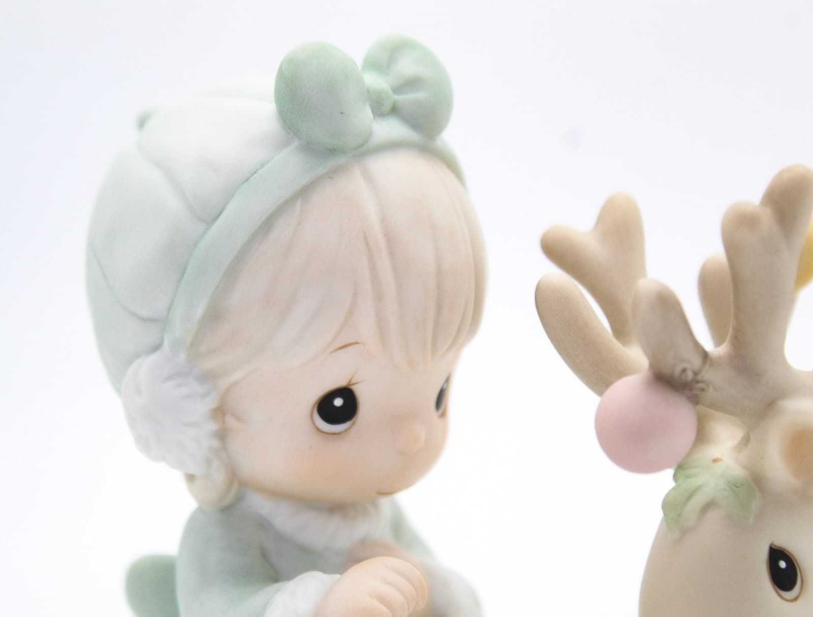Precious Moments Merry Christmas Deer Enesco Porcelain Figurine 1989 - Thumbnail 2