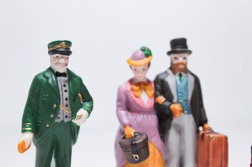 DEPARTMENT 56 "Holiday Travelers" (Set of 3) Christmas Village Accessory #5571-9 - Thumbnail 6