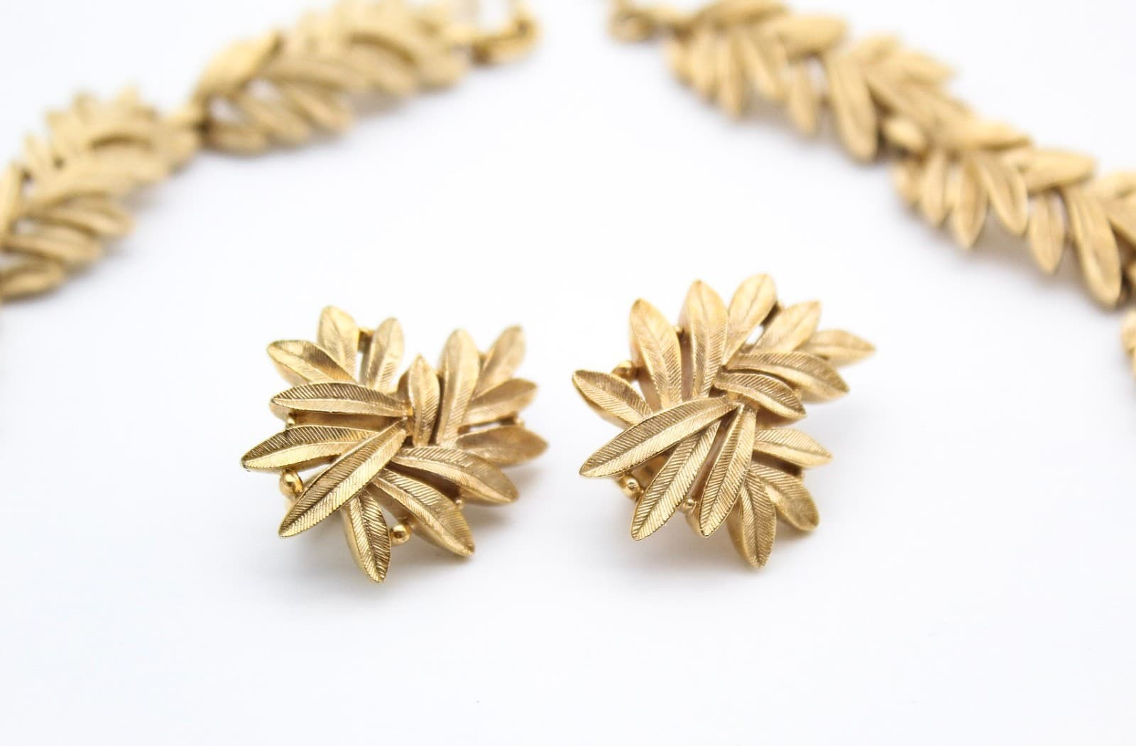 Vintage Crown Trifari Gold Tone Leaf Parure Necklace Bracelet Earrings Set - Thumbnail 3