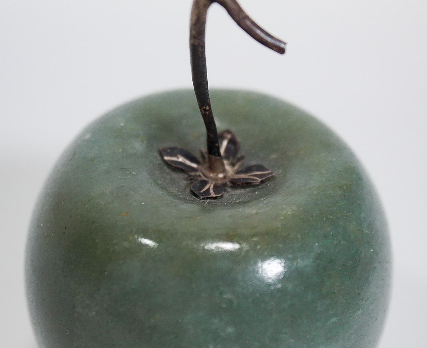 Vintage Green Marble Jade Carved Apple Motif Sculpture Paperweight - Thumbnail 2