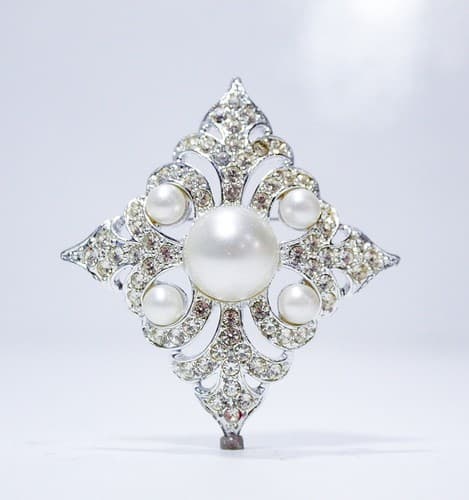 Designer SARAH COVENTRY Silver Tone Faux Pearl & Rhinestone Statement Pin Brooch - Image 1