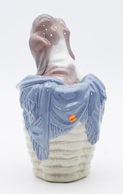 Lladro Dog In A Basket #1128 Spain Glazed Porcelain Figurine By Juan Huerta - Thumbnail 5