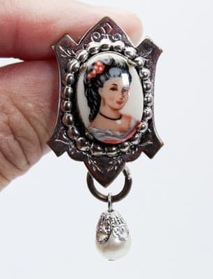 Vintage Victorian Style Porcelain Lady Portrait Faux Pearl Dress Clip - Thumbnail 3