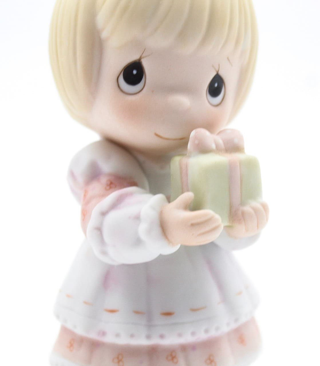 Precious Moments God Sends The Gift Of His Love Enesco Porcelain Figurine 1984 - Thumbnail 3