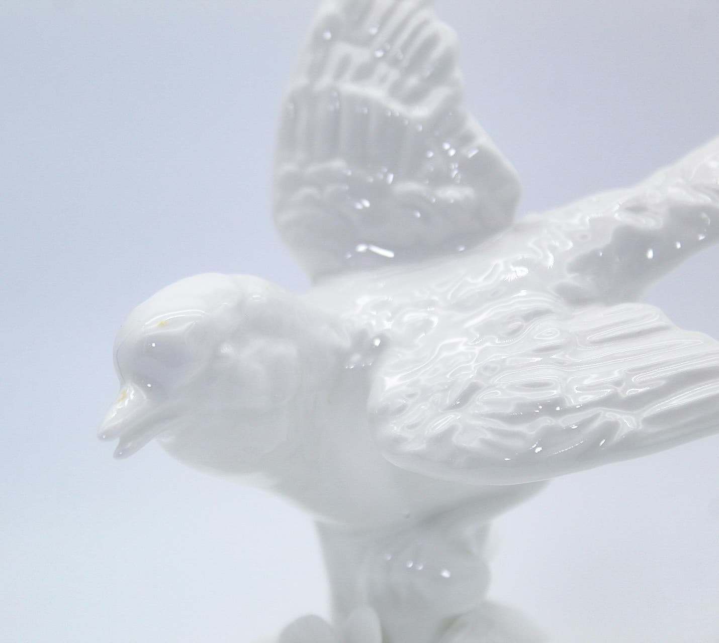Staffordshire England Bone China White Bird Figurine With Flowers By J. Jones - Thumbnail 10