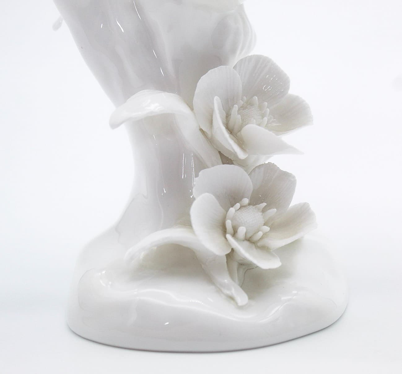 Staffordshire England Bone China White Bird Figurine With Flowers By J. Jones - Thumbnail 3