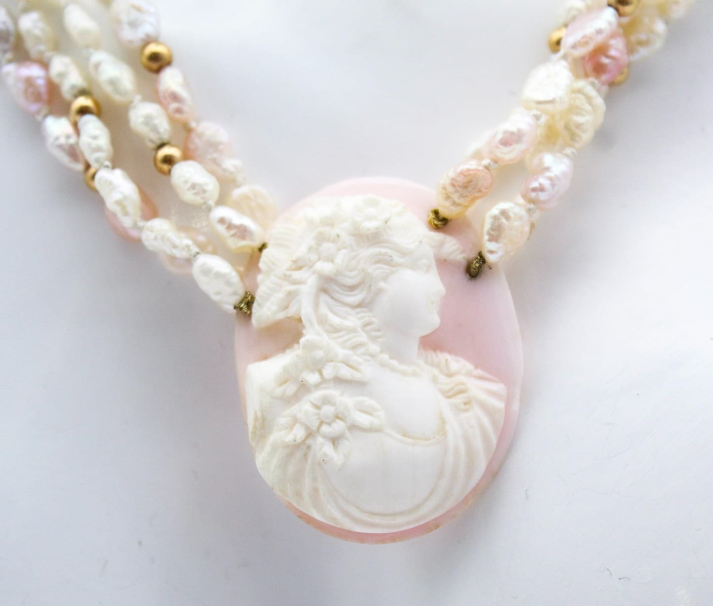 Vintage 14K Gold Multi-Strand Freshwater Pearl Hand Carved Cameo Shell Necklace - Thumbnail 3