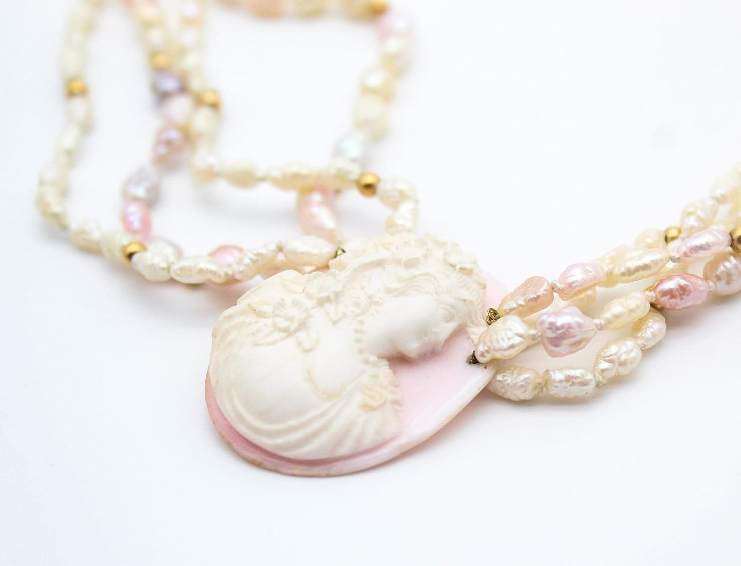 Vintage 14K Gold Multi-Strand Freshwater Pearl Hand Carved Cameo Shell Necklace - Thumbnail 8