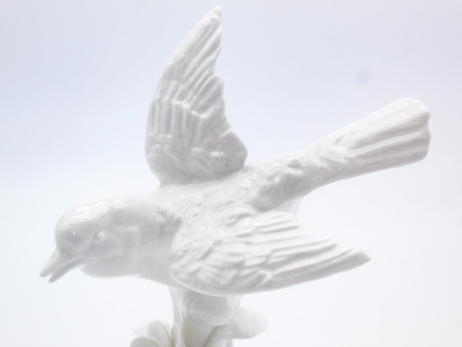 Staffordshire England Bone China White Bird Figurine With Flowers By J. Jones - Thumbnail 8
