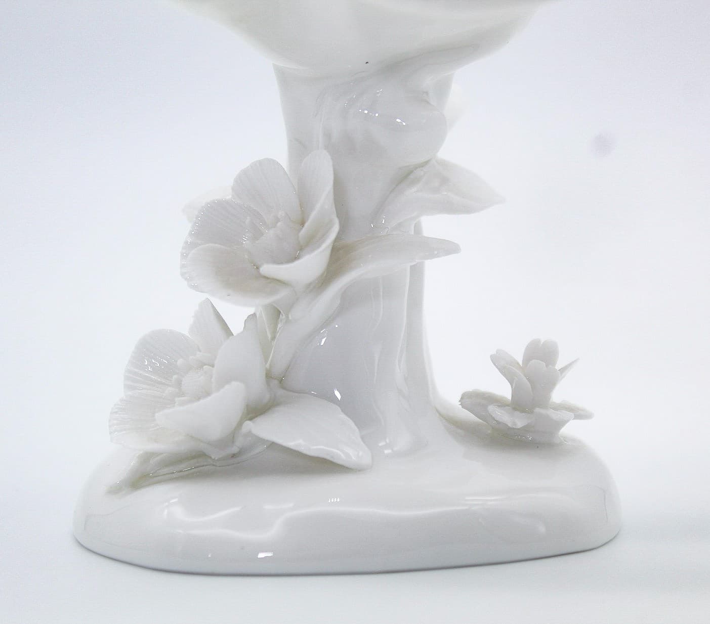Staffordshire England Bone China White Bird Figurine With Flowers By J. Jones - Thumbnail 9