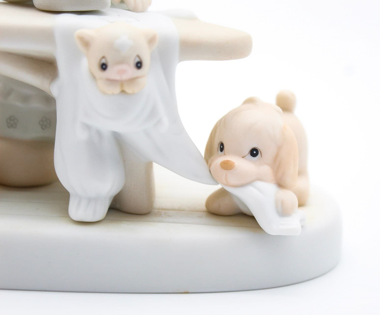 Precious Moments Press On Enesco Porcelain Figurine 1982 - Thumbnail 4