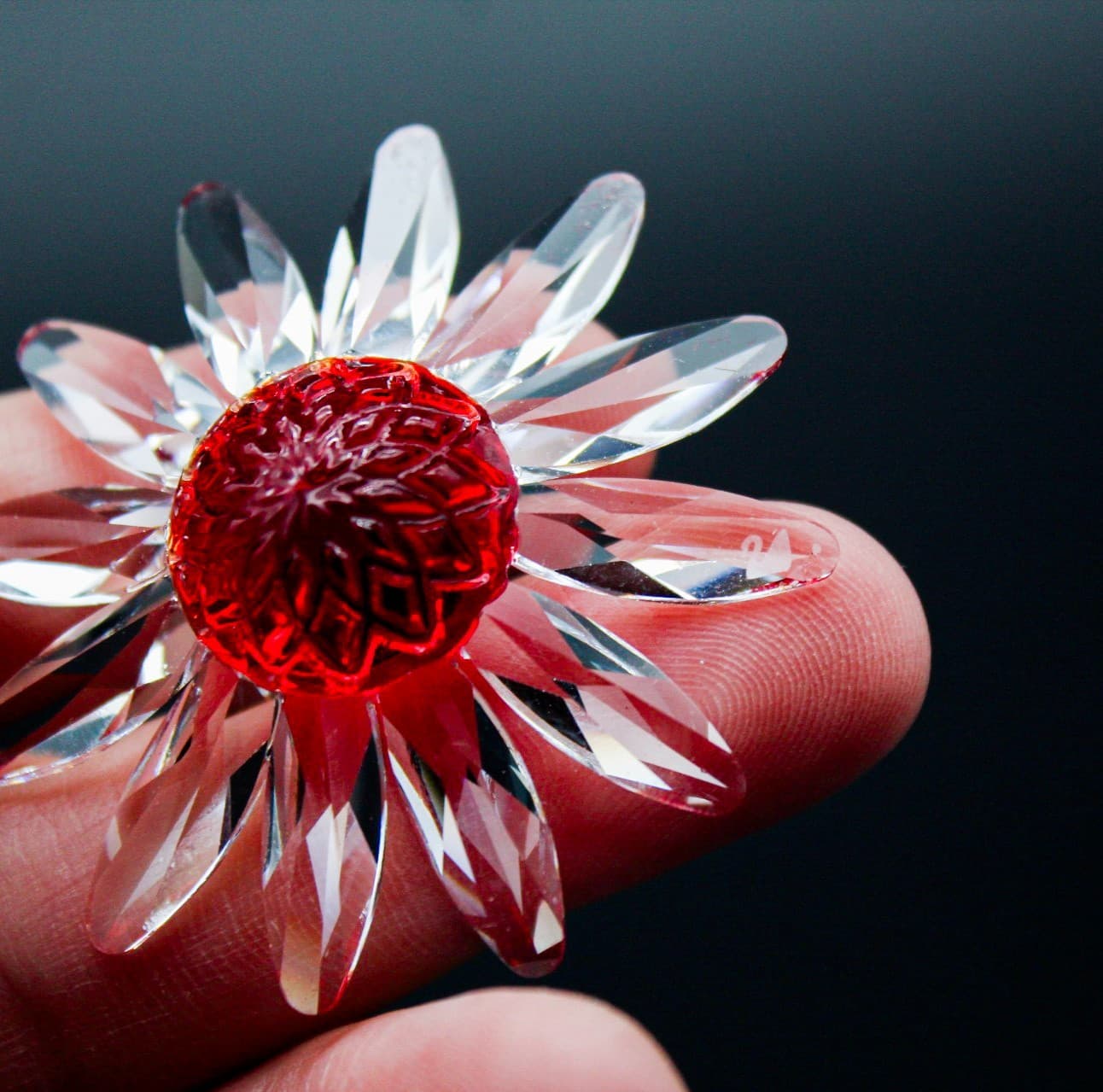 Swarovski SCS 2000 Red Marguerite Daisy Crystal Mini Flowers With Box #255804 - Thumbnail 7