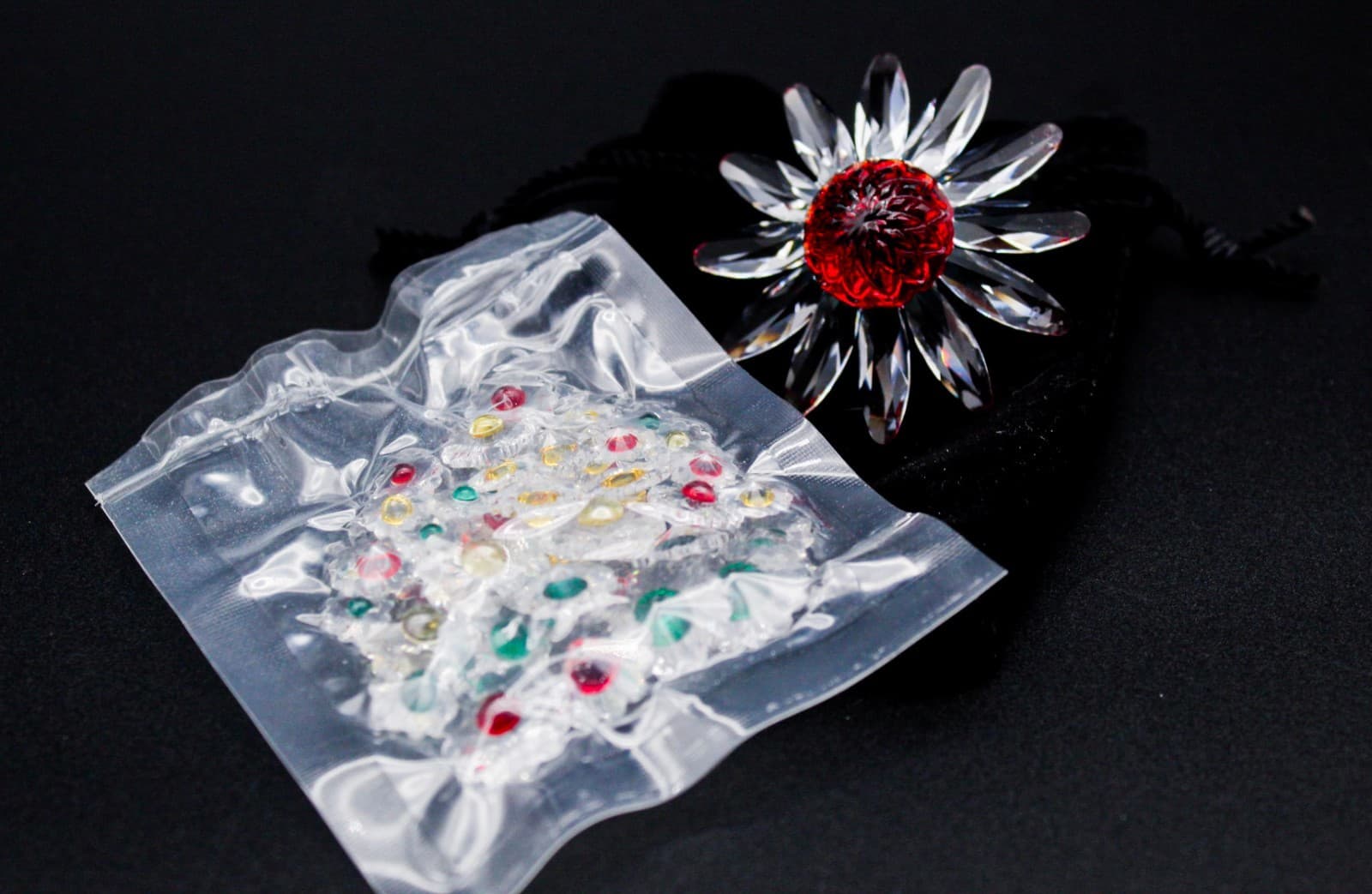 Swarovski SCS 2000 Red Marguerite Daisy Crystal Mini Flowers With Box #255804 - Thumbnail 9
