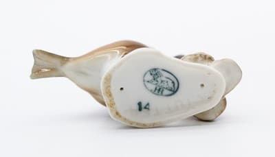 Hutschenreuther Germany K. Tutter Robin Bird Mom Feeding Porcelain Figurine - Thumbnail 6