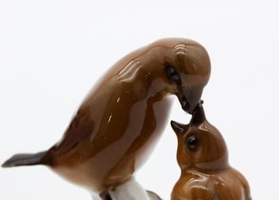 Hutschenreuther Germany K. Tutter Robin Bird Mom Feeding Porcelain Figurine - Thumbnail 5