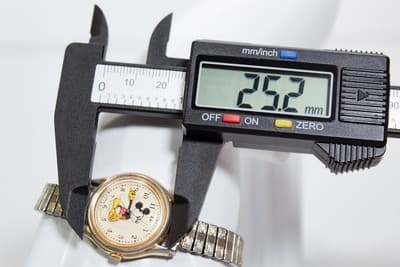 Vintage Mickey Mouse Disney LORUS Quartz Stretch Band Watch - Thumbnail 2