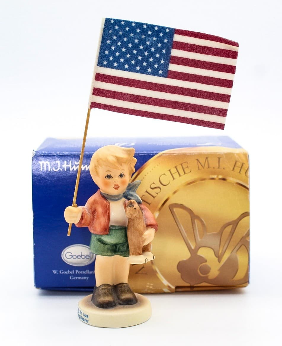 Goebel Hummel Germany #239 E Little Flag Bearer Patriotic Boy Porcelain Figurine - Thumbnail 11