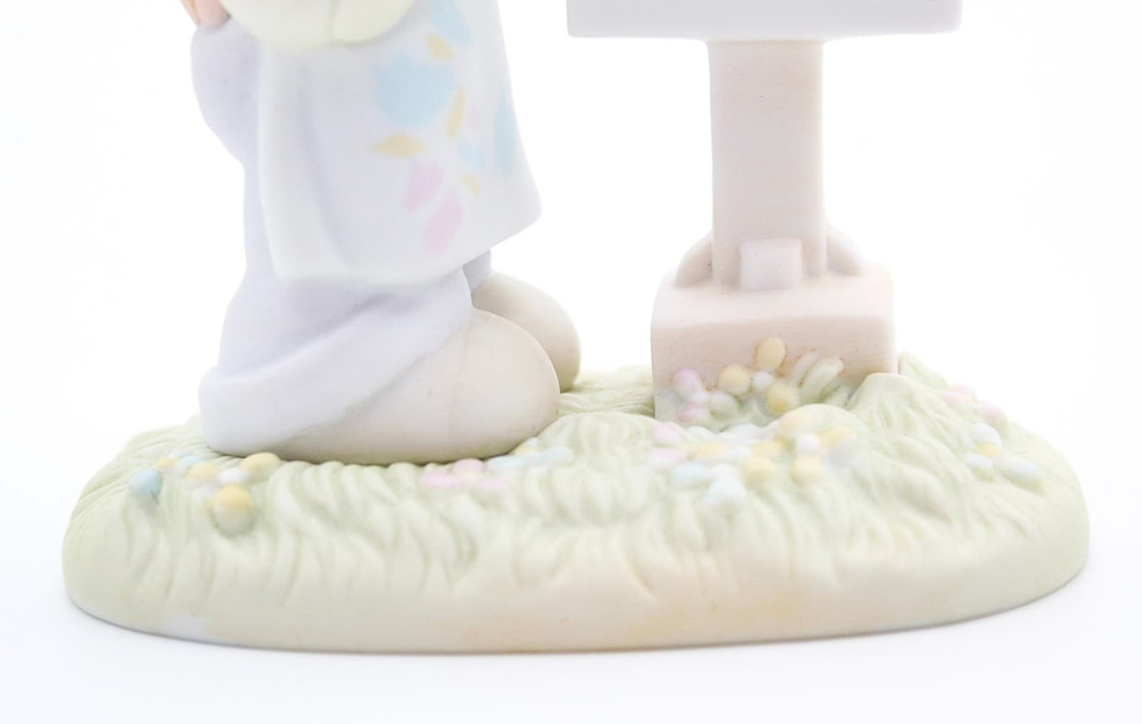 Precious Moments Loving You Dear Valentine Enesco Porcelain Figurine 1986 - Thumbnail 4