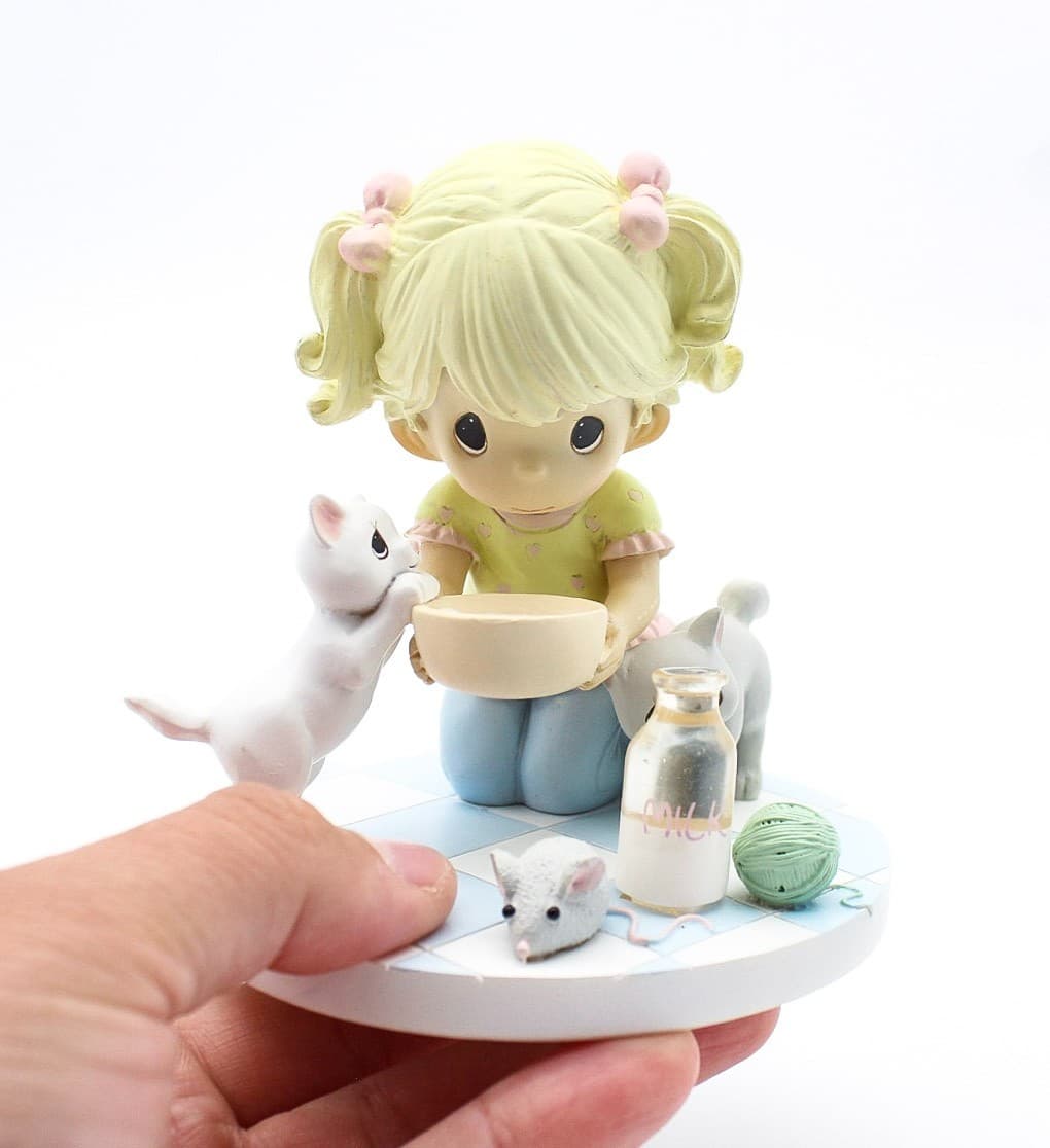 Precious Moments My Heart Is Covered In Pawprints Enesco Porcelain Figurine 2010 - Thumbnail 9