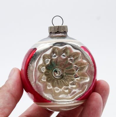 Shiny Brite Indent Reflector Starburst Red Stripe Glass Christmas Ornament - Thumbnail 2