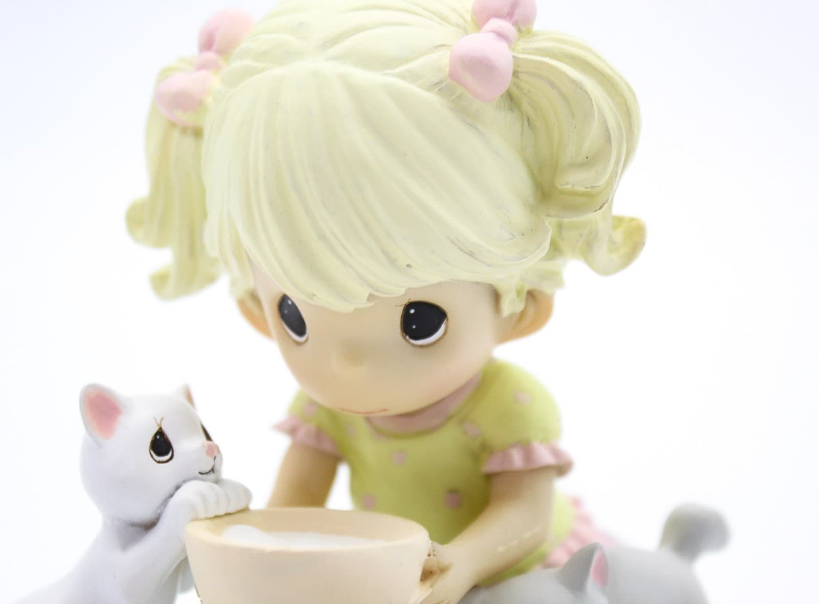Precious Moments My Heart Is Covered In Pawprints Enesco Porcelain Figurine 2010 - Thumbnail 2