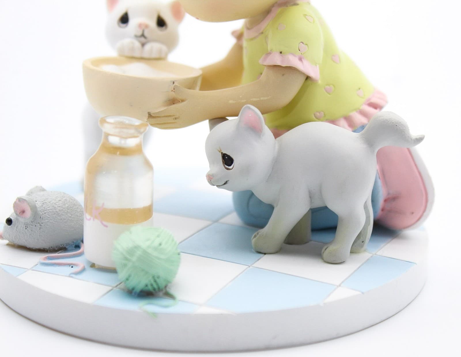 Precious Moments My Heart Is Covered In Pawprints Enesco Porcelain Figurine 2010 - Thumbnail 5