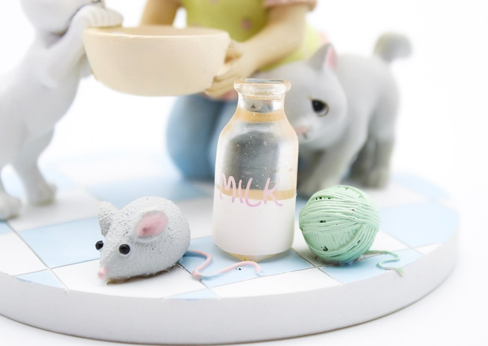 Precious Moments My Heart Is Covered In Pawprints Enesco Porcelain Figurine 2010 - Thumbnail 4