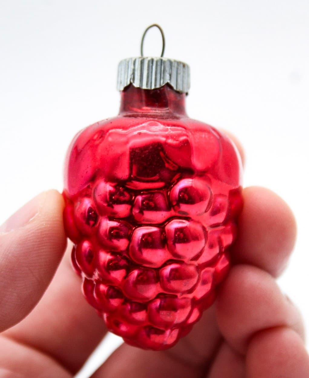 Shiny Brite USA Vintage Red Grape Cluster Bumpy Glass Christmas Ornament 2" - Thumbnail 2