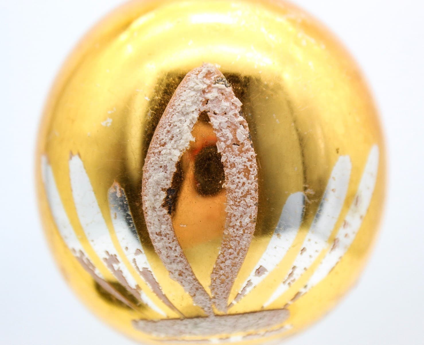 Vintage Made In Poland Gold White Mica Leave Motif Ball Glass Christmas Ornament - Thumbnail 4