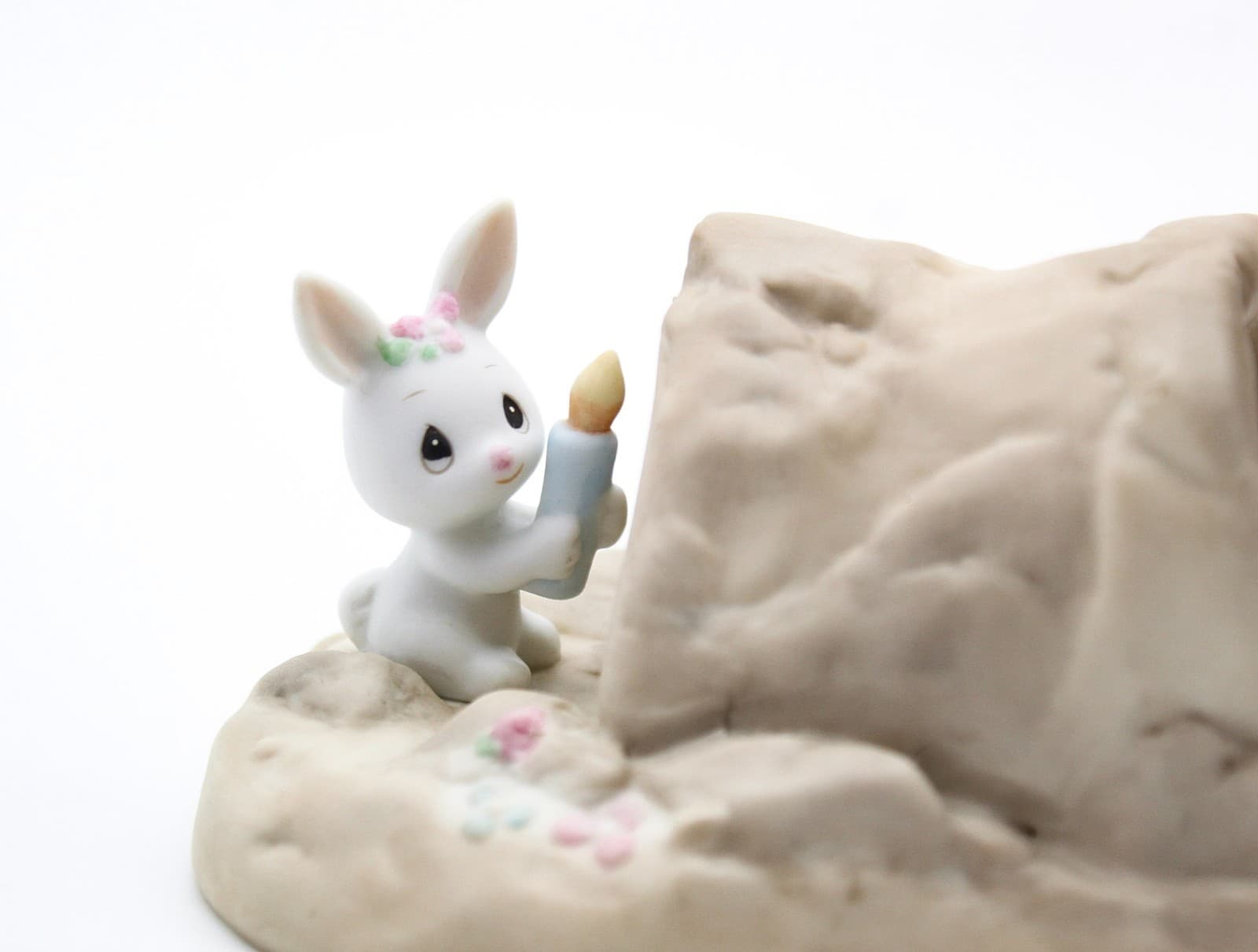 Precious Moments Theres A Light At The End Of The Tunnel Porcelain Figurine 1990 - Thumbnail 2