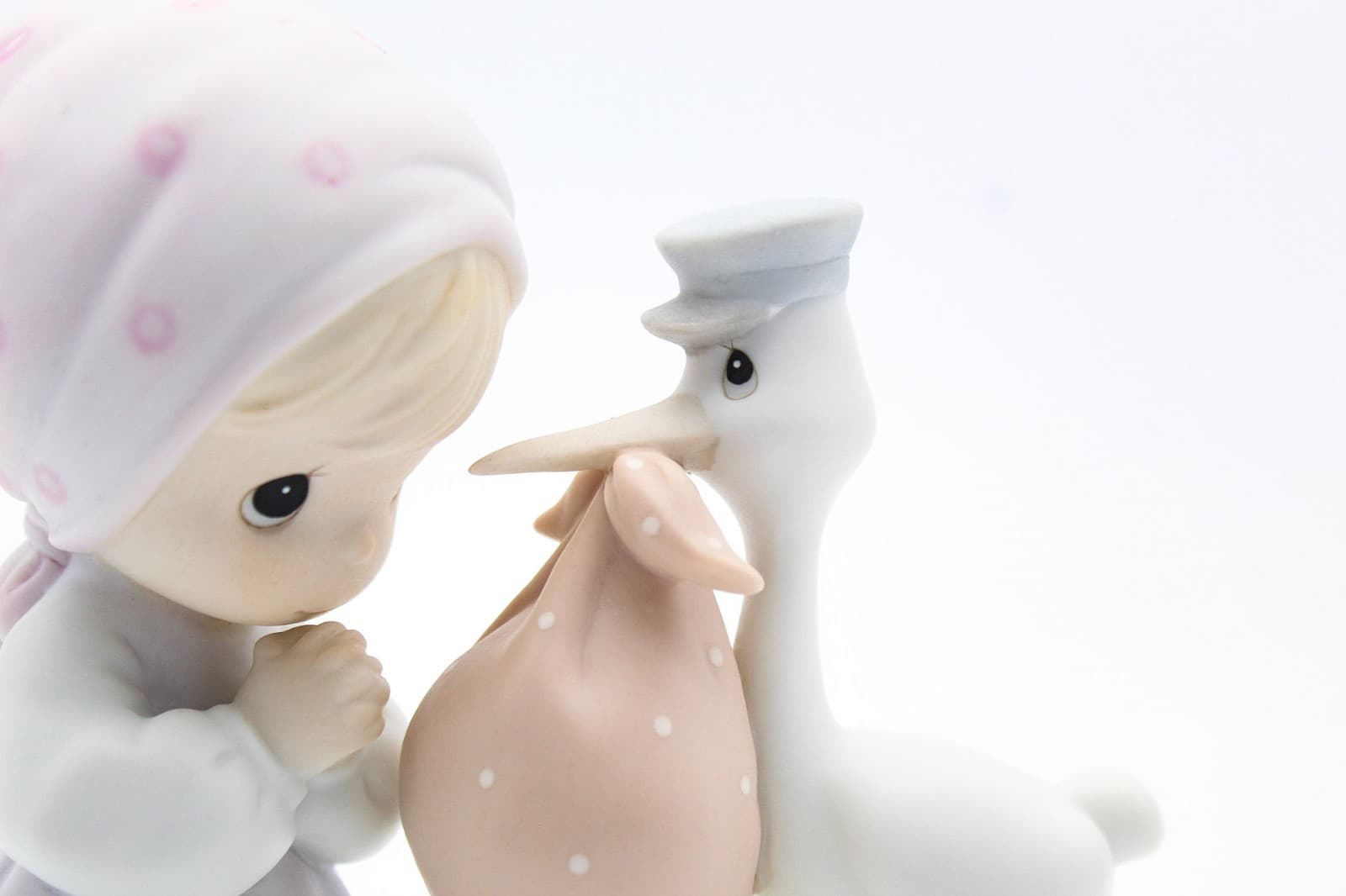 Precious Moments Joy On Arrival Enesco Porcelain Figurine 1990 - Thumbnail 6