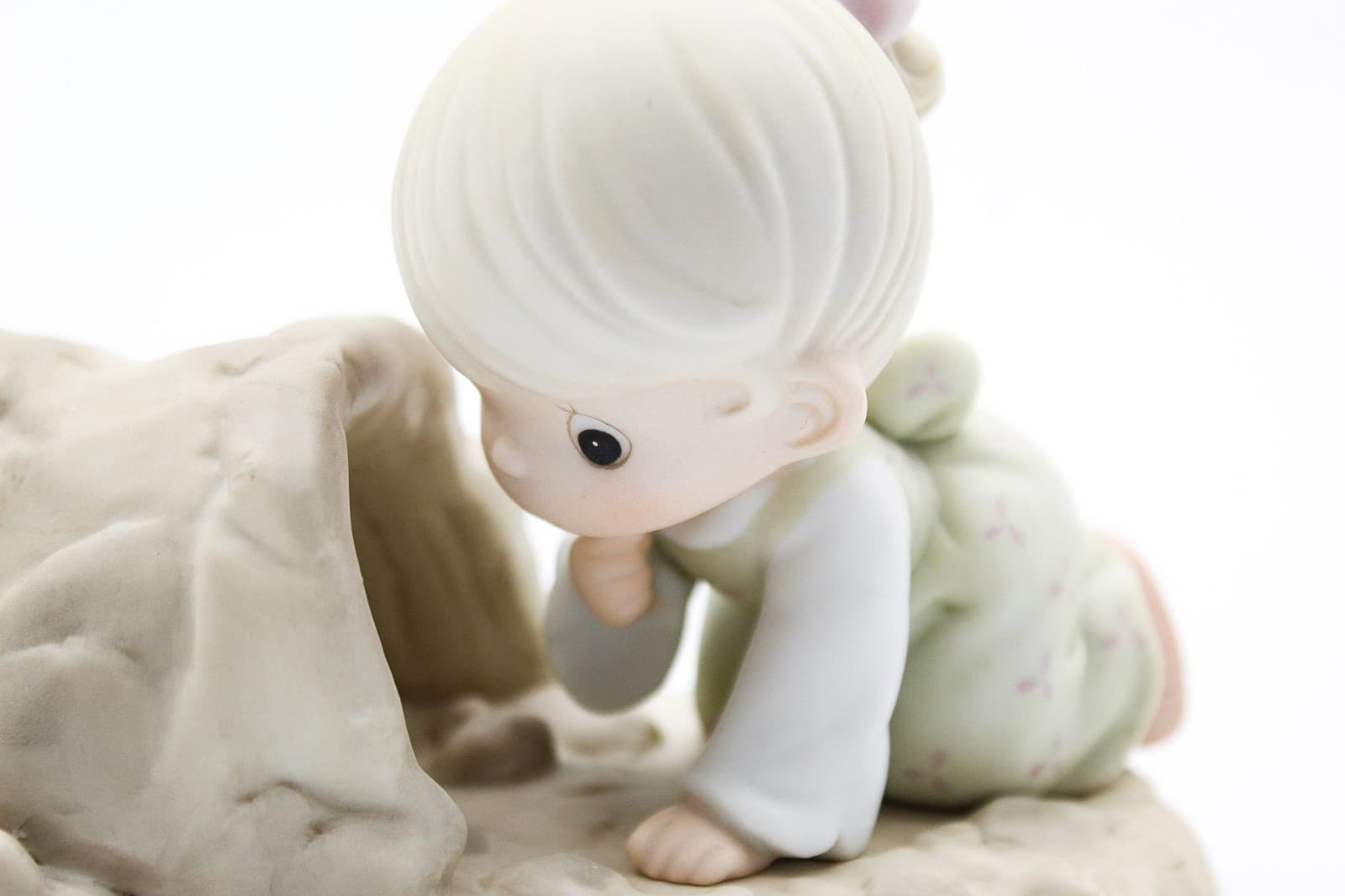 Precious Moments Theres A Light At The End Of The Tunnel Porcelain Figurine 1990 - Thumbnail 3