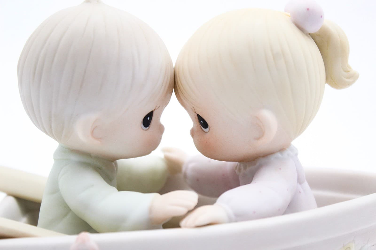 Precious Moments Friends Never Drift Apart Enesco Porcelain Figurine 1985 - Thumbnail 5