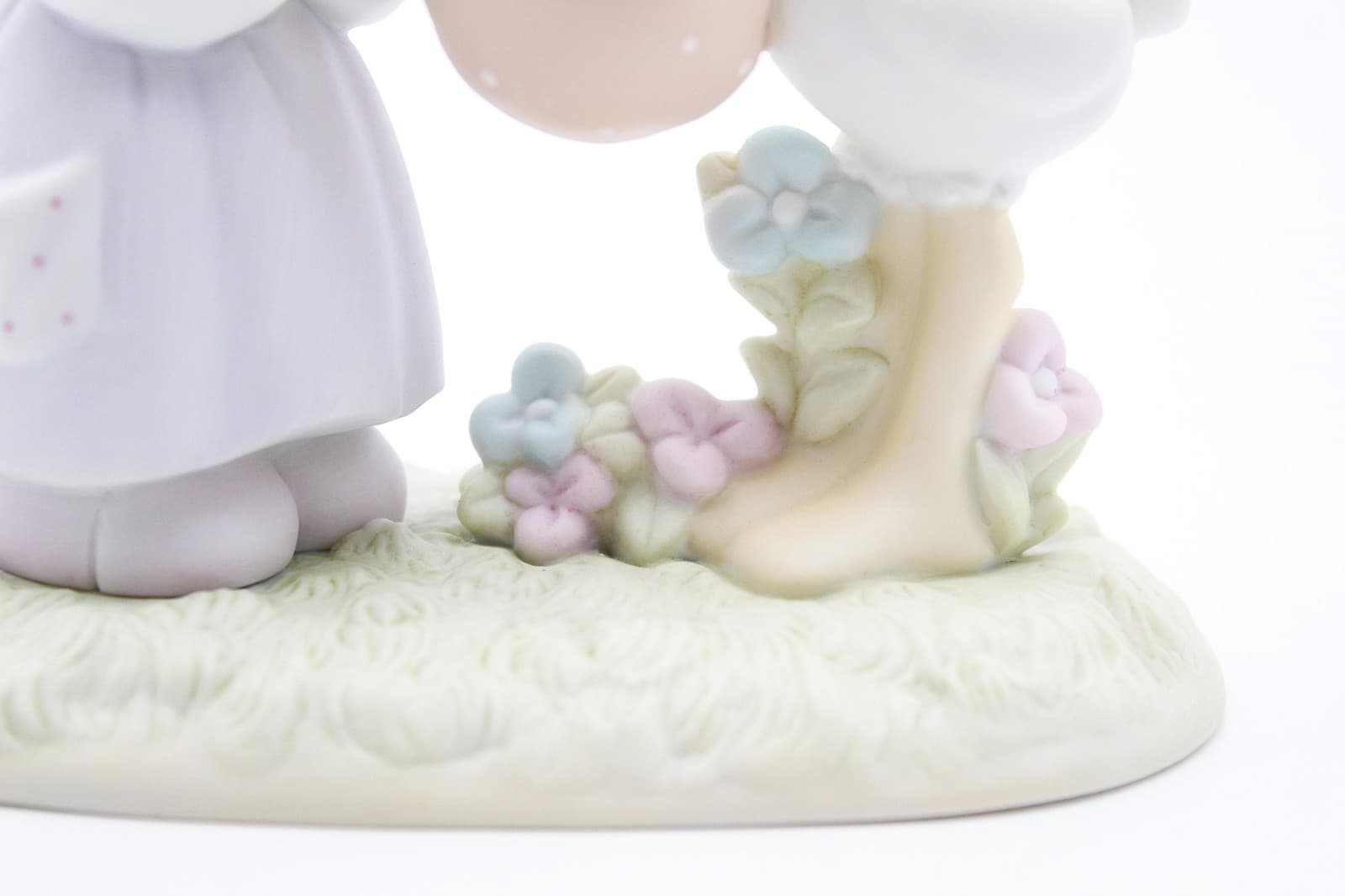 Precious Moments Joy On Arrival Enesco Porcelain Figurine 1990 - Thumbnail 4
