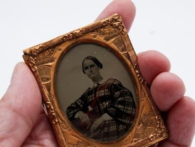 Antique Civil War Era 1860's Daguerreotype Sitting Lady In Dress Photo - Thumbnail 4