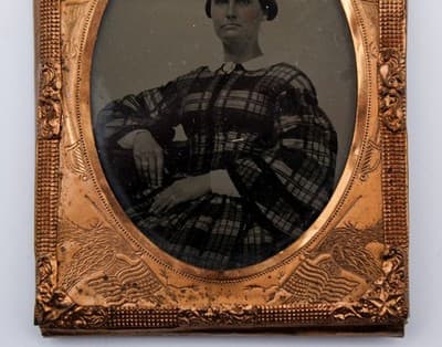 Antique Civil War Era 1860's Daguerreotype Sitting Lady In Dress Photo - Thumbnail 3