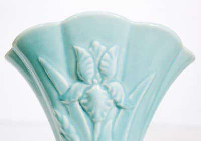 Vintage SHAWNEE Iris Blue Teal Pottery U.S.A. Fan Floral Vase - Thumbnail 2