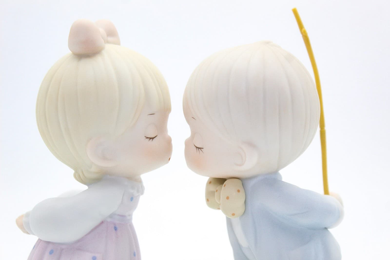Precious Moments Blessings From Above Enesco Porcelain Figurine 1990 - Thumbnail 2