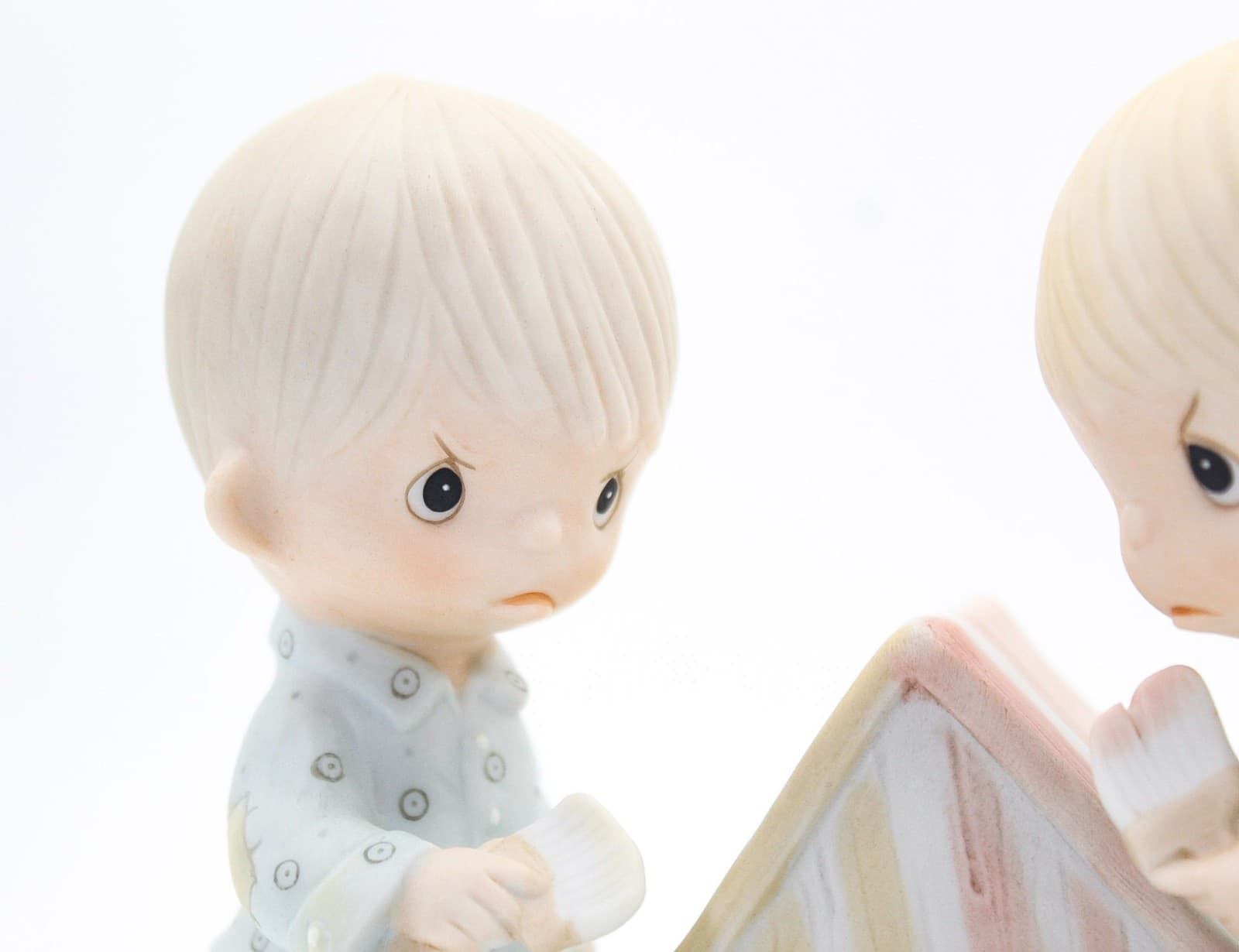 Precious Moments Bless This House Enesco Porcelain Figurine 1981 - Thumbnail 3