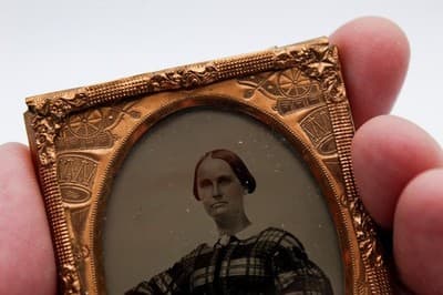 Antique Civil War Era 1860's Daguerreotype Sitting Lady In Dress Photo - Thumbnail 5