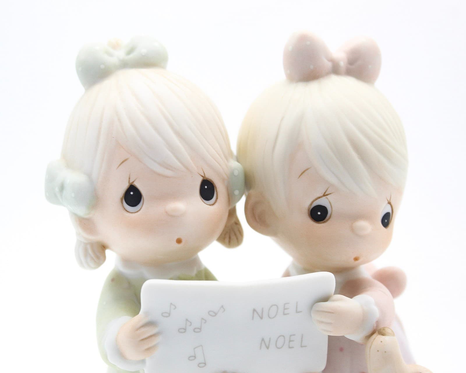 Precious Moments Wishing You A Merry Christmas Porcelain Musical Figurine 1984 - Thumbnail 2