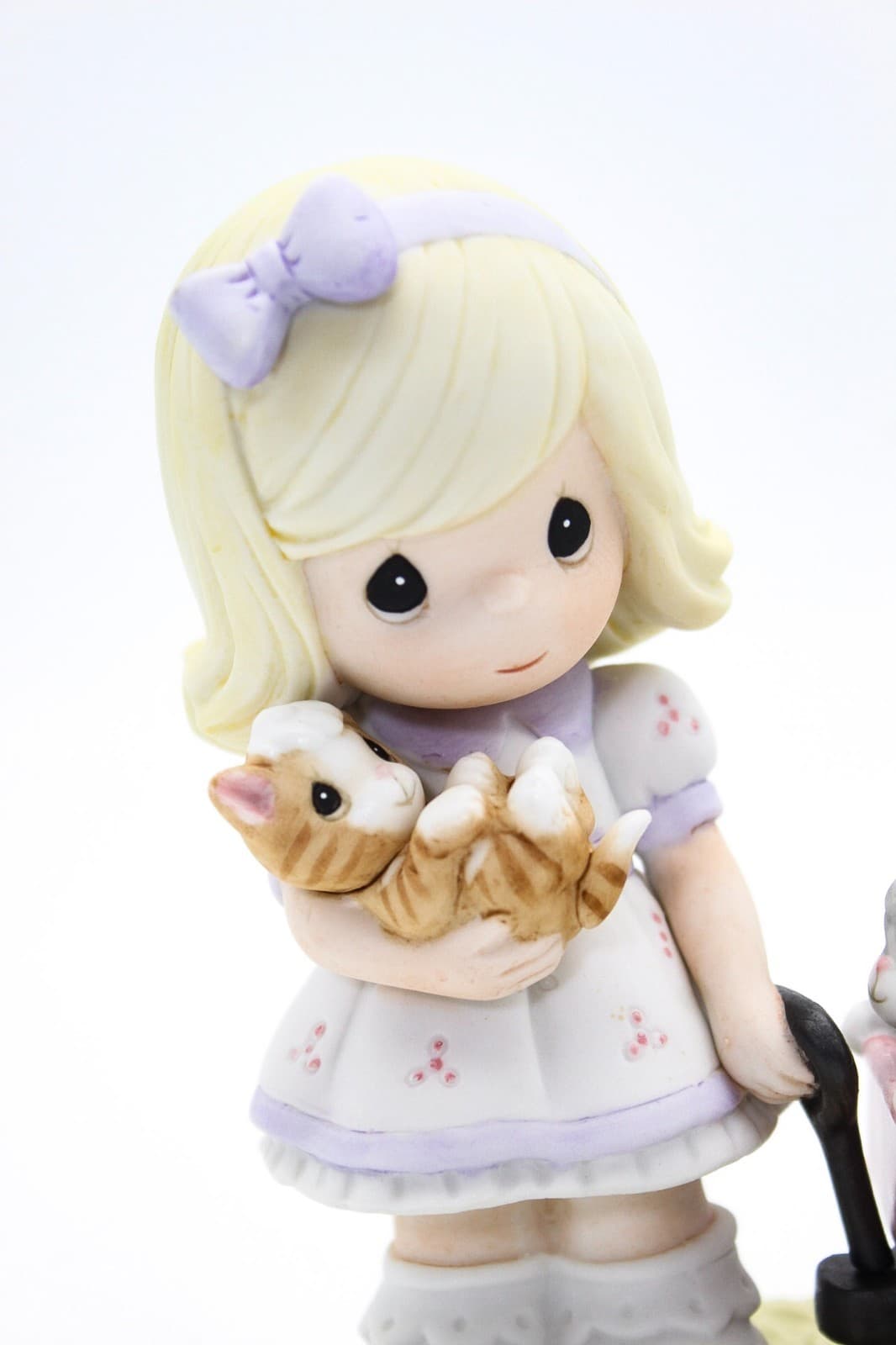 Precious Moments Love Is The Purr-fect Gift Enesco Porcelain Figurine 2014 - Thumbnail 2