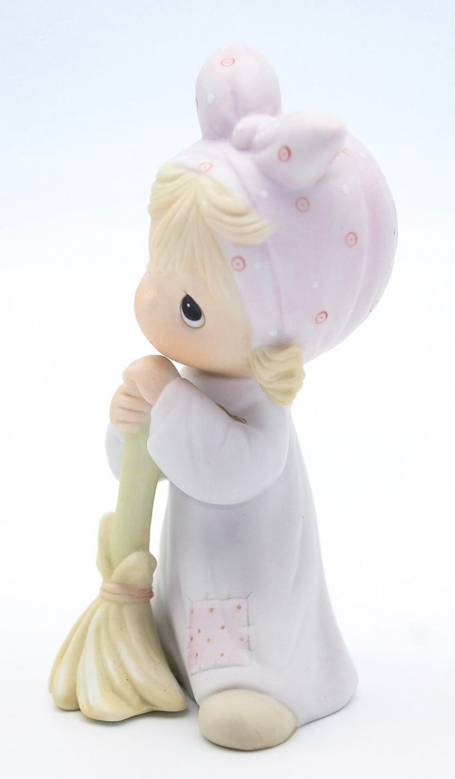 Precious Moments Isn't He Precious? Enesco Porcelain Figurine 1984 - Thumbnail 2