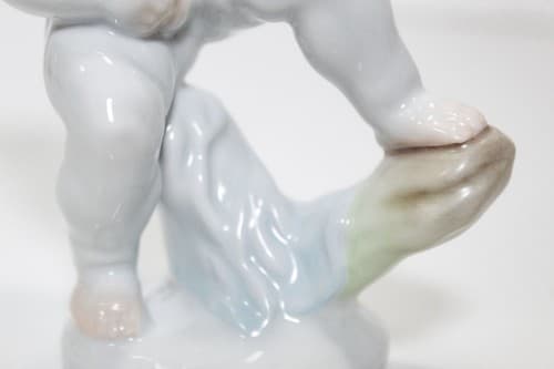 HEREND HUNGARY Vintage Nude Cherub Hand Painted Porcelain Boy Figurine - Thumbnail 5
