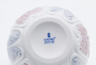 Lladro Kitty Surprise Handmade In Spain Egg & Flower Glazed Porcelain Figurine - Thumbnail 9