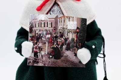 Byers' Choice 2002 Vintage Advent Calendar Girl The Carolers Christmas Doll - Thumbnail 6