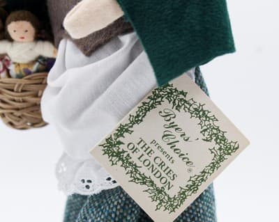Byers' Choice 1995 Cries Of London Doll Maker The Carolers Christmas Doll - Thumbnail 7